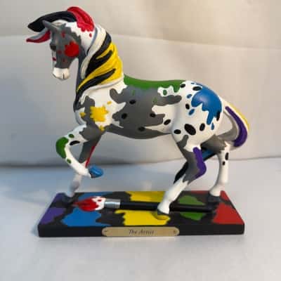 ‘The Artist’ the trail of painted ponies. Statue