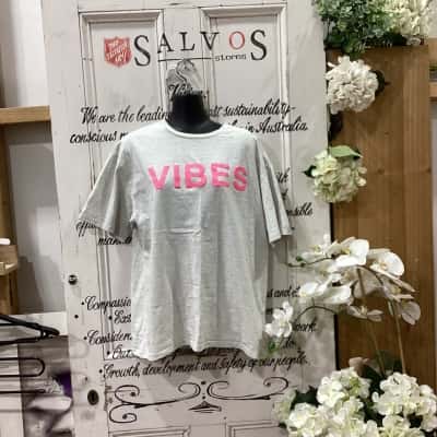 ZOE MOSS BRAND! Womens  Size M Grey / Pink! BEAUTIFUL MARLE GREY LOUNGE SET! CONTAINS T-SHIRT AND SHORTS! SHORTS BNWT! GREAT FOR A COMFORTABLE CASUAL OUTFIT OR LOUNGE AROUND! T-SHIRT AND SHORTS HAVE PUFF PRINT ON THEM!
