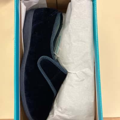 Crosby Womens  Size 8 Blue slippers