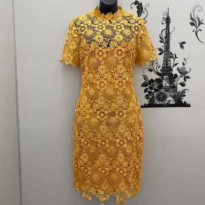 paper dolls lace dress paper doll | Dresses | Paper Dolls Tall High Neck Floral Midi Dress