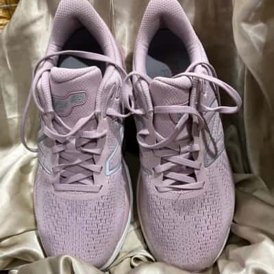 New Balance Womens  Size 9 Sneakers Violet