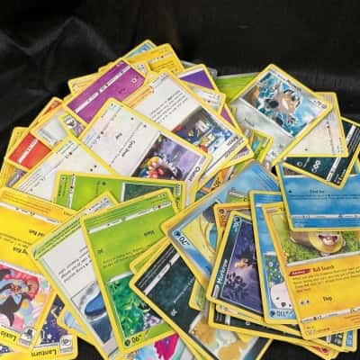 100 x Pokémon cards