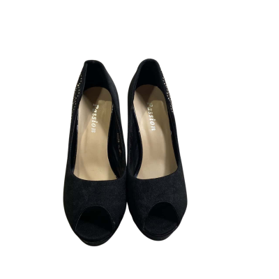  Womens  Size 37 Passion heels 