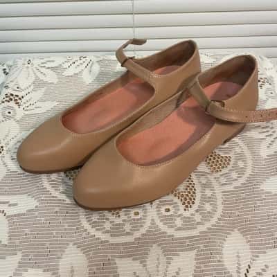 Bared - Quail - Light Tan Flats - (sz37)