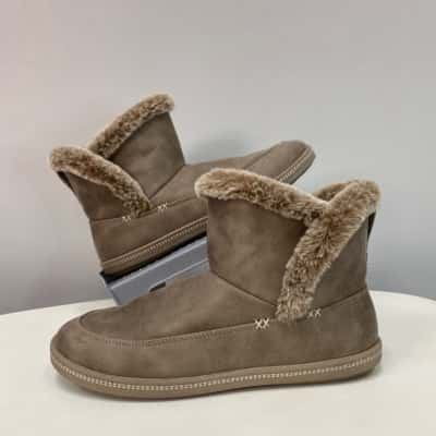 Skechers Womens  Size 9 Ugg Boots Brown 