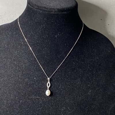 Silver Pearl Pendant Necklace 925