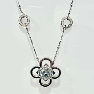 Valeska Silver Magnetic Flower Design Necklace 