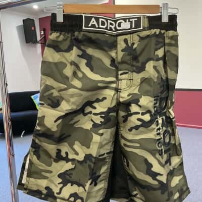  Mens  Size L Shorts Camouflage 
