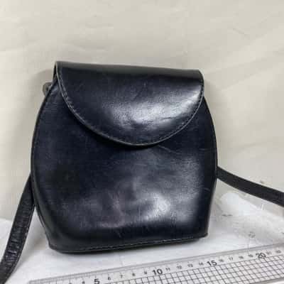 SMALL VINTAGE BLACK LEATHER HANDBAG CLUTCH CROSS BODY PURSE