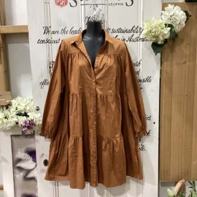 Adorne Brand! NWOT SHIRT COLLAR TIERED BABYDOLL LONG SLEEVE MIDI DRESS! Womens  Size 10 Babydoll Dress / Long Sleeve Dress Burnt Orange / Mustard 