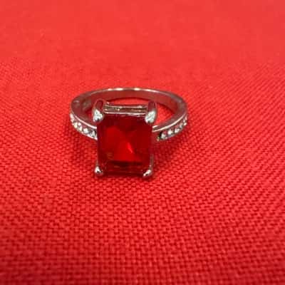  Women's 925 Silver Ring featuring a Prominent Red Stone & Includes Small Accent Stones Along The Shoulder