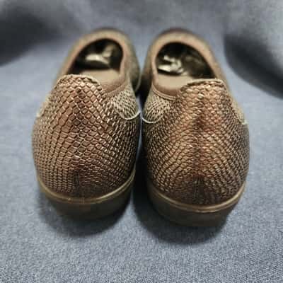 Supersoft by Diana Ferrari Womens  Size 37 Flats Black  