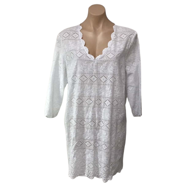 Sportscraft Womens Size 16 White Embroidered Pattern V-neck 3/4 Sleeve Tunic Top