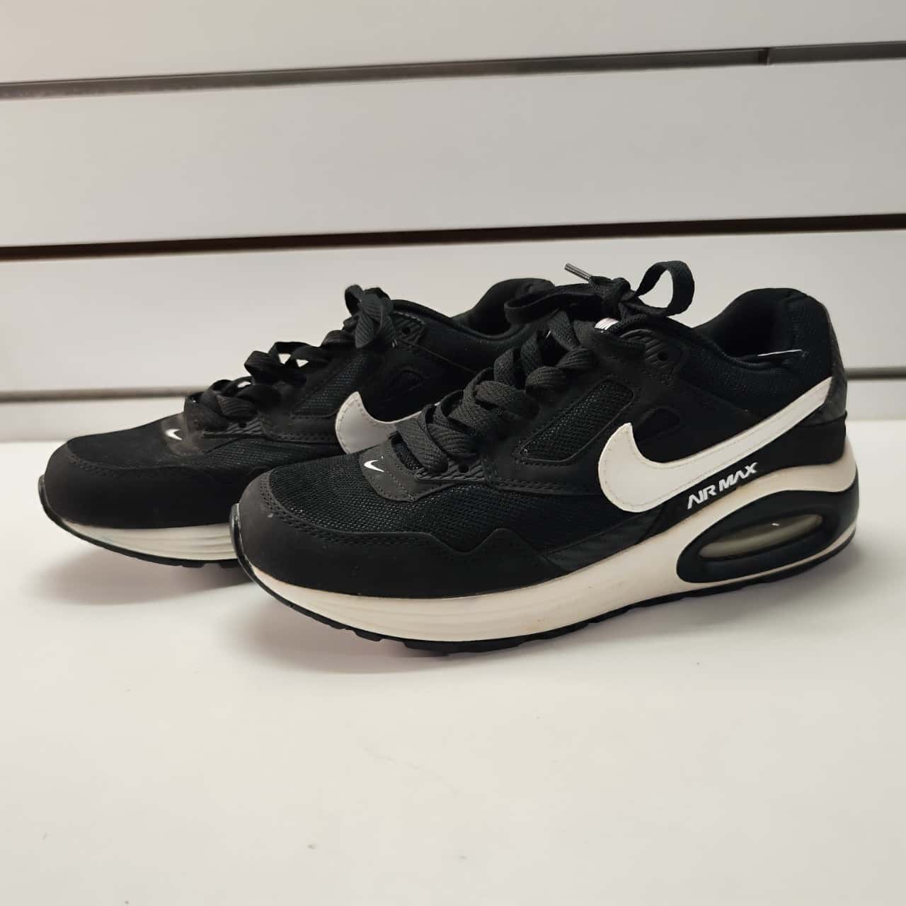 nike black and white runners