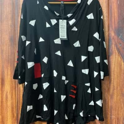 Taking Shape  Size S Black  / Red / White tunic top new 