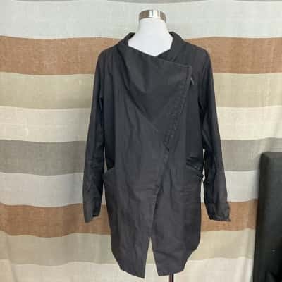 Nike Mens  Size M Front Zipper Black  
