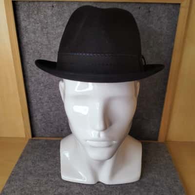 Akubra Saddlestitch Hat.  Men's Size 60 Black with Blue stitching. Made of Pure Fur Felt. No Box. Made in Australia.