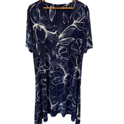 Emme Womens  Size M Blue Sky Floral Dress Navy Blue 