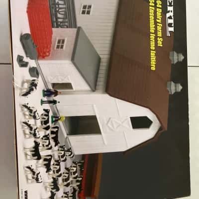 ERTL 1:64 dairy farm set