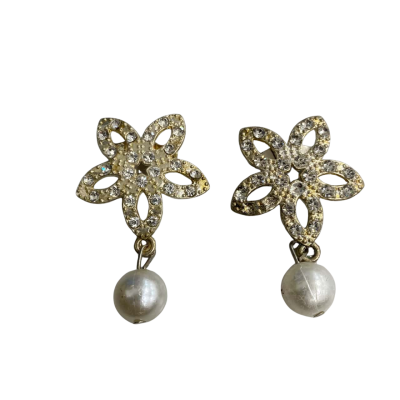 Lot of 2 Matching Womens Brooches Pearl / Silver Coloured With Star/Flower Design