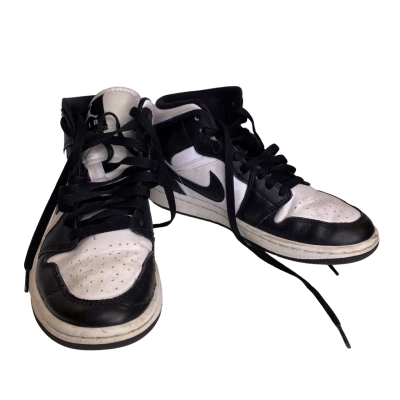 Nike Air Jordan Kids Shoes Size 7 Black  / White 