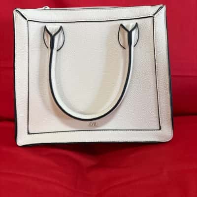 Ava  Women’s  Handbag Soft Ivory 
