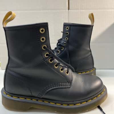 Doc Martens Mens Boots US 6 Black 14045 8 Eye Smooth Lace Up Unisex New without tags Size US 6 Men Size US 7 Ladies