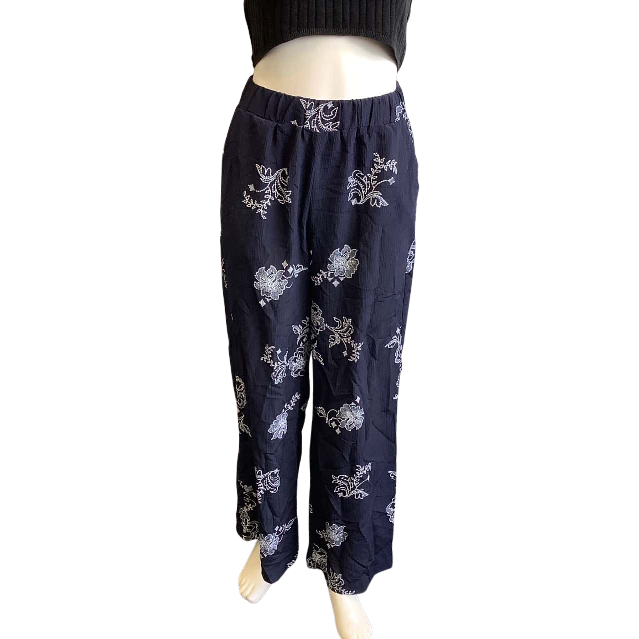 Xhilaration Women's Size M Straight Leg Pant Navy Blue with White Floral Pattern (s)