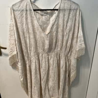  Holiday Womens  Size One Size Poncho Beige / White 