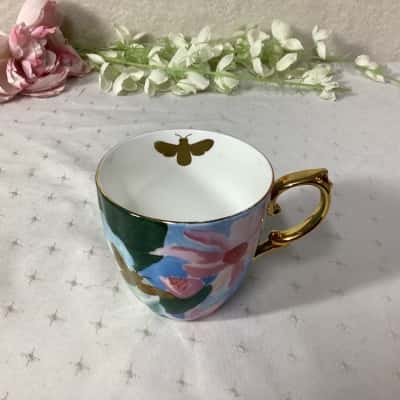 T2 Bonnie and Neil Floral Pattern Mug with Gold Handle