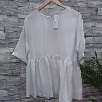The Gypsy and the officer  Womens  Size M 3/4 Sleeve Top / Zip Through Top White 
