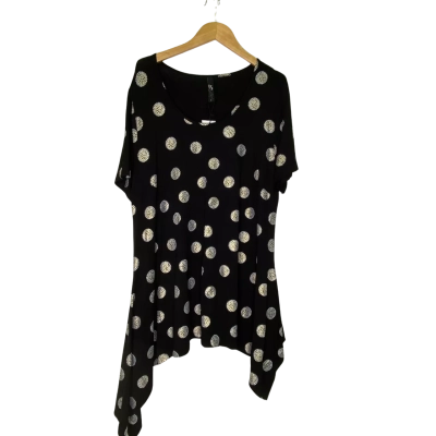 Taking Shape Womens  Size S Short Sleeve Top Black  / Gold / Pattern / White 