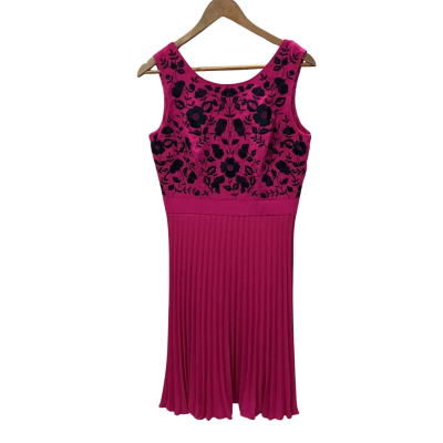 Review Womens Size 8 Pleated Dress Pink