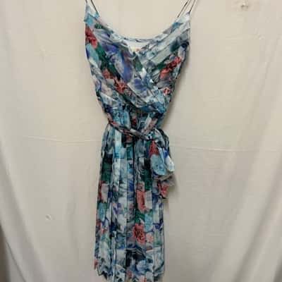 NWT Womens  Size 8 Floral dress