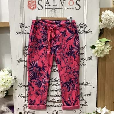 MADE IN ITALY BRAND! HAND CRAFTED IN ITALY! STUNNING FLORAL PATTERN ELASTICATED WAISTBAND CASUAL PANT! Womens  Size 10 / 8 Straight Leg Pants Floral / Pattern / Pink  
