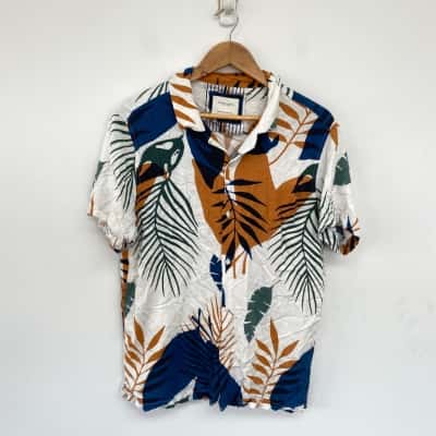 Denim & Flower Ricky Singh White Floral Pattern Short SLeeve Shirt  Size XL 