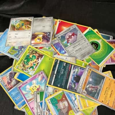 100 x Pokémon cards