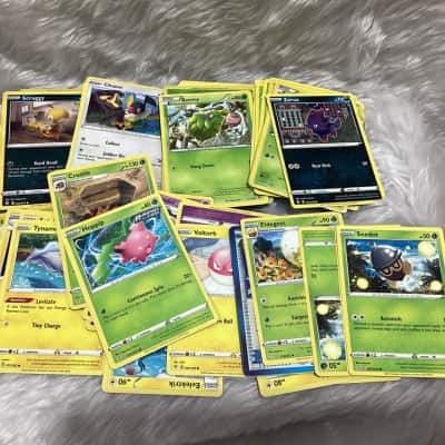 100 + Pokémon mixed cards 