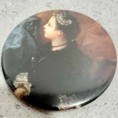 Large Round Broochs- Paintings Of Vintage Portraits 