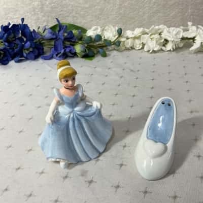 Disney China Cinderella & Slipper Ceramic Salt & Pepper Shaker Set
