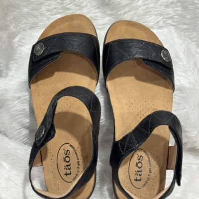  Womens  Size 11 Sandals Black  / Silver 