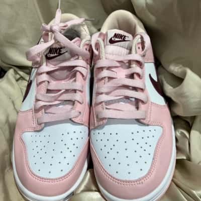 Nike Womens  Size 7 Pink  / White 