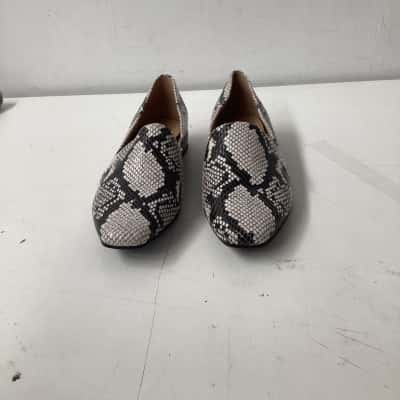 Naturalizer Womens  Size 6.5 Loafers in Black  / White snakeskin print