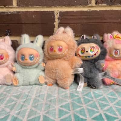 5 x Pop Mart Labubus