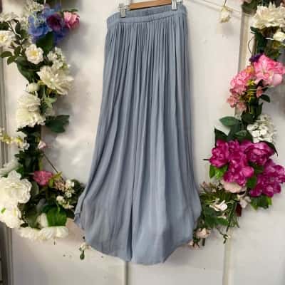 Saba Womens  Size 8 Blue pleated skirt 