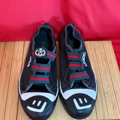 Durabs Black Canvas Shoes featuring Red $ Green Striped Straps with a White Graphic Toe Size 40 