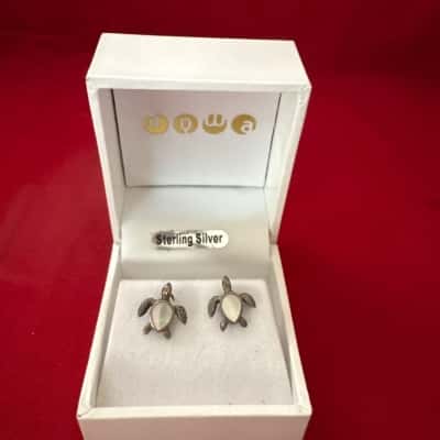  Women’s 925 Silver Sea Turtle Stud Earrings featuring Mother of Pearl Inlay Design 