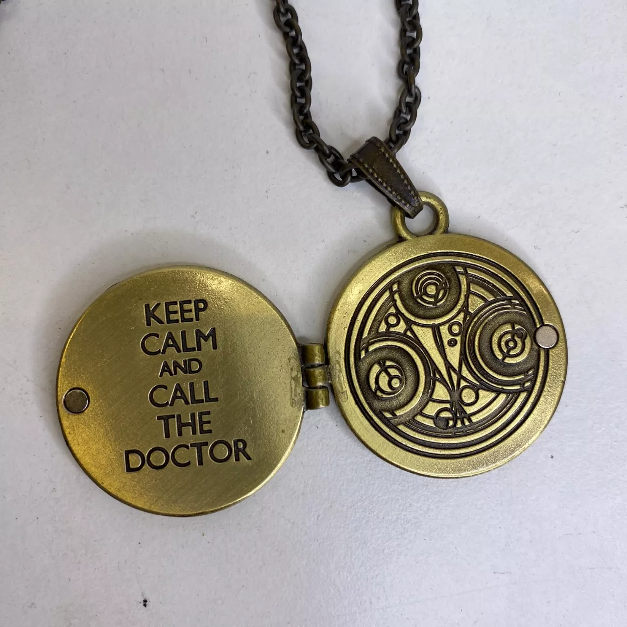 Doctor Locket Dr Who Womens Locket Necklace Gold (s) - Used Good | Salvos Stores