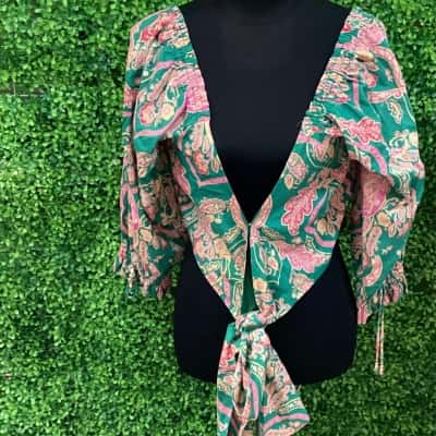Kivari Womens  Size 14 Cropped Top Floral shirt