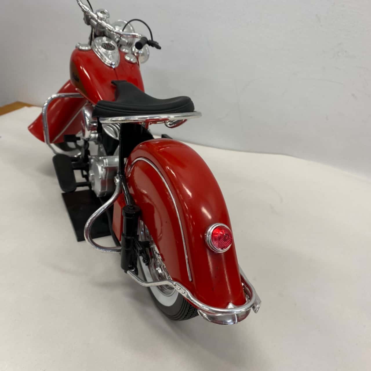 セール　Indian Motorcycle 1/6スケール 赤 Indian Motorcycle 1/6 Scale Red Die Cast Toy Metal Model
